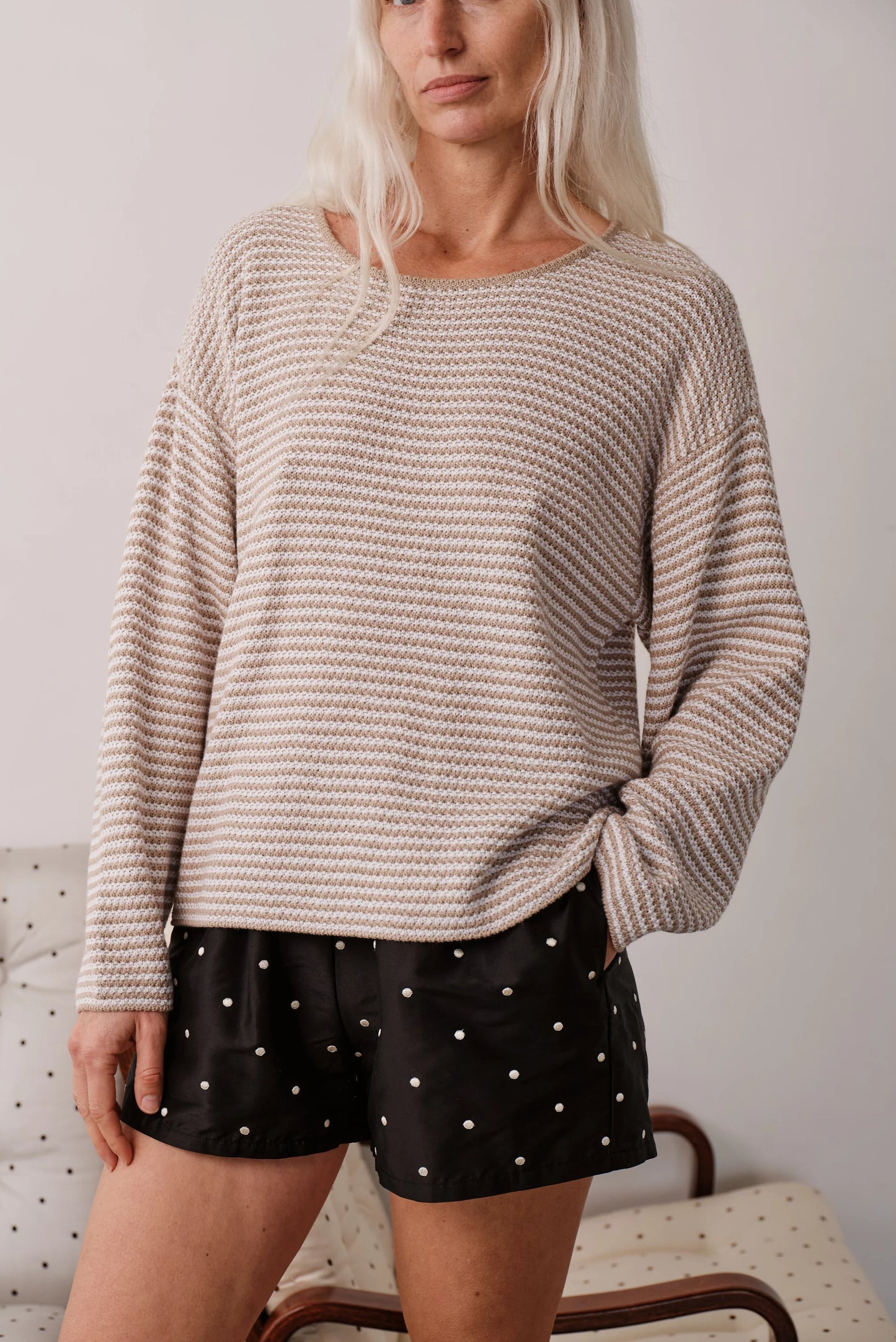 THE COTTON KNIT STRIPE SWEATER in Shitake