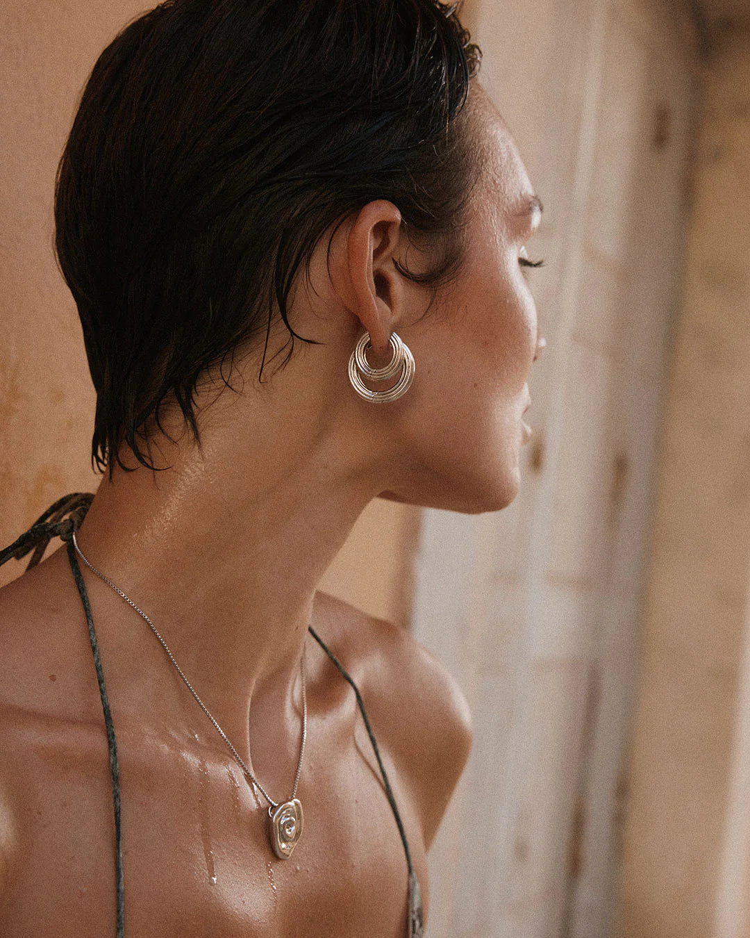 Ridged Amalfi Hinge Hoops