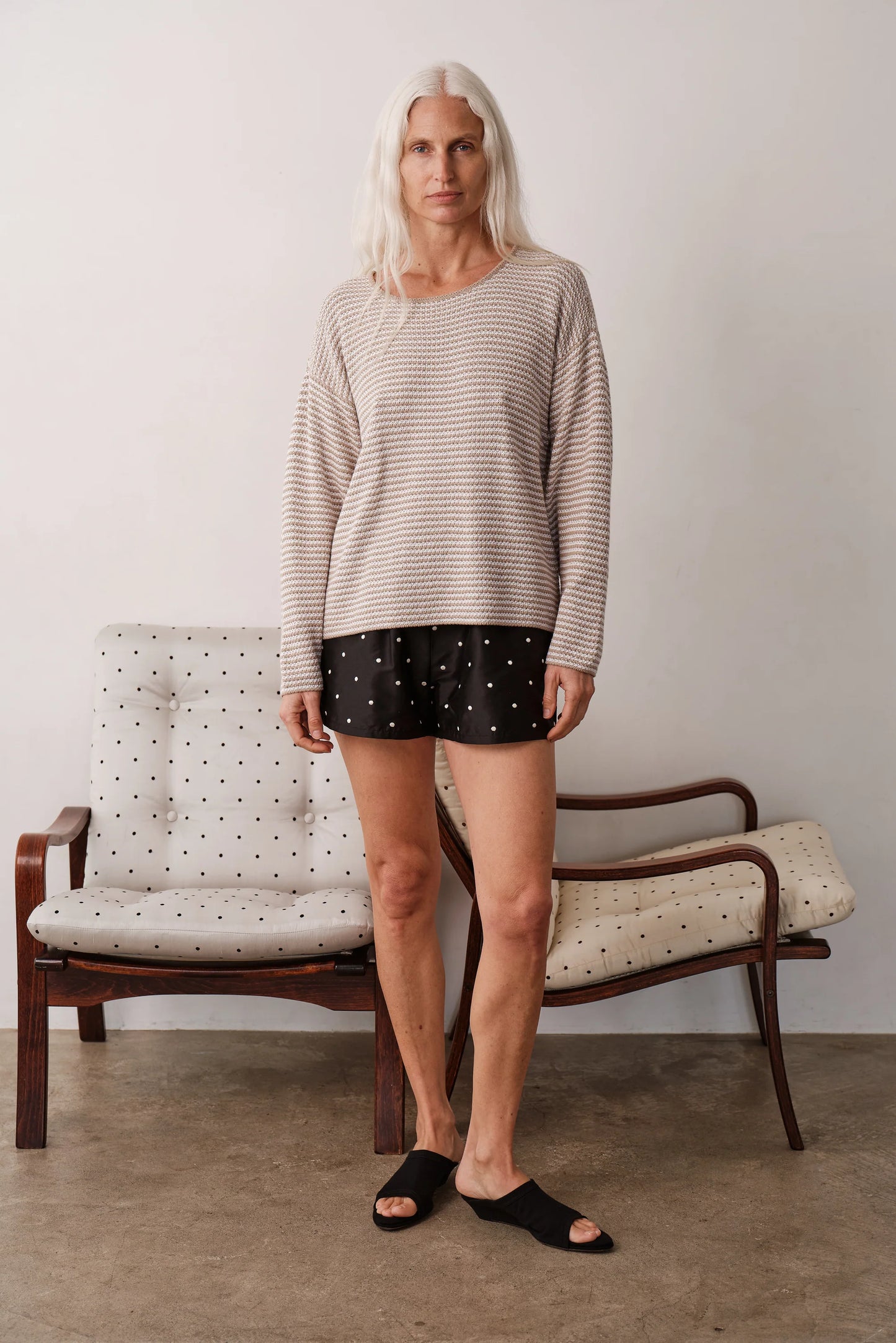 THE COTTON KNIT STRIPE SWEATER in Shitake